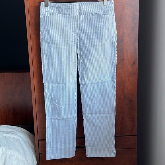 Hilary Radley Capri Pants / Size 6 - Picture 2 of 10